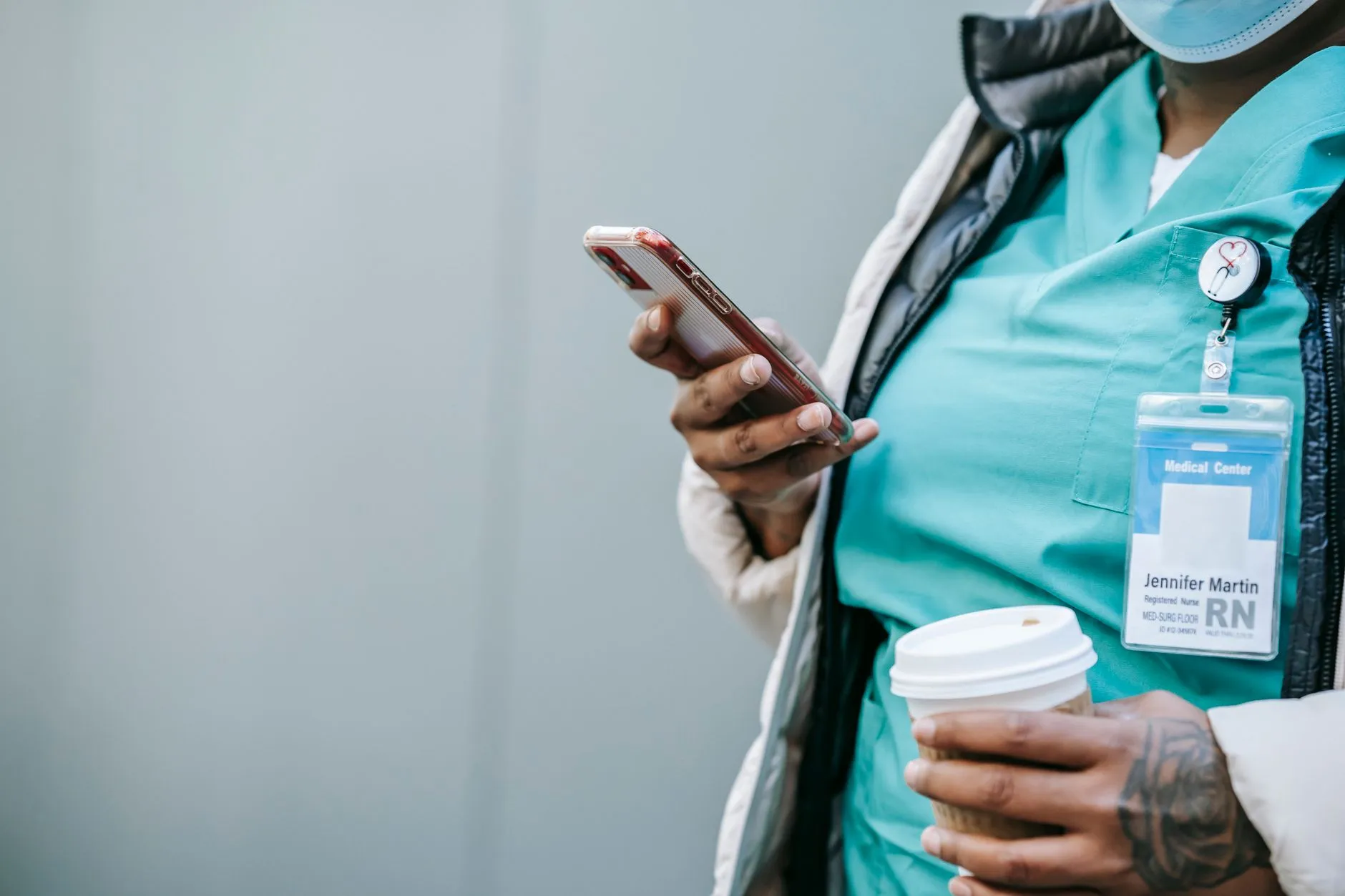 小微企业如何选择代理记账服务：服务模式、费用与风险对比分析